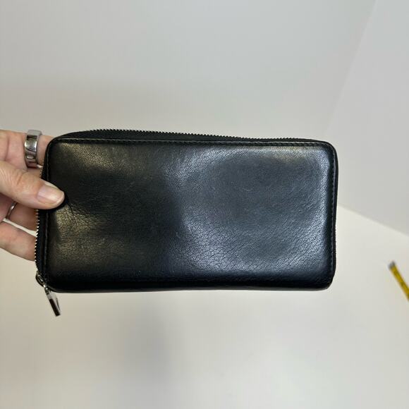 Gucci Black Leather Zip-Around Wallet with GG Logo and Gold Hardware - Picture 9 of 12